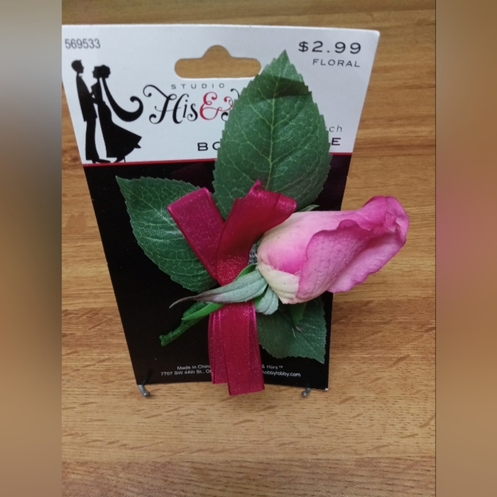 Boutonniere True Touch Pink Rose